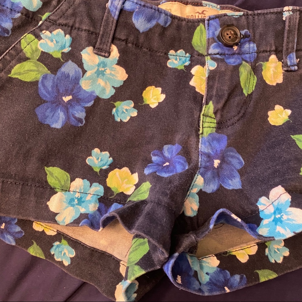 Shorts - Picture 2 of 3
